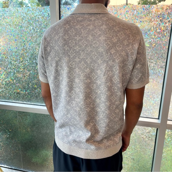 Large Louis Vuitton gray Polo monogram print - Picture 6 of 7